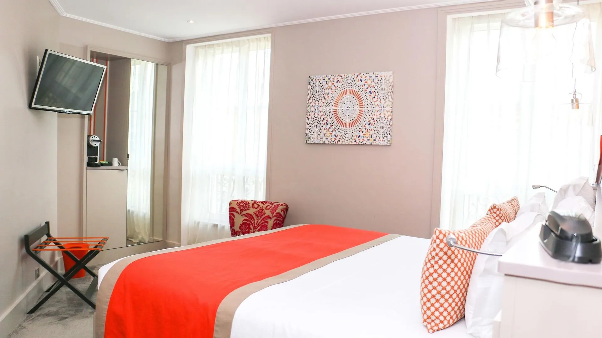 Vic Eiffel Hotel 3*