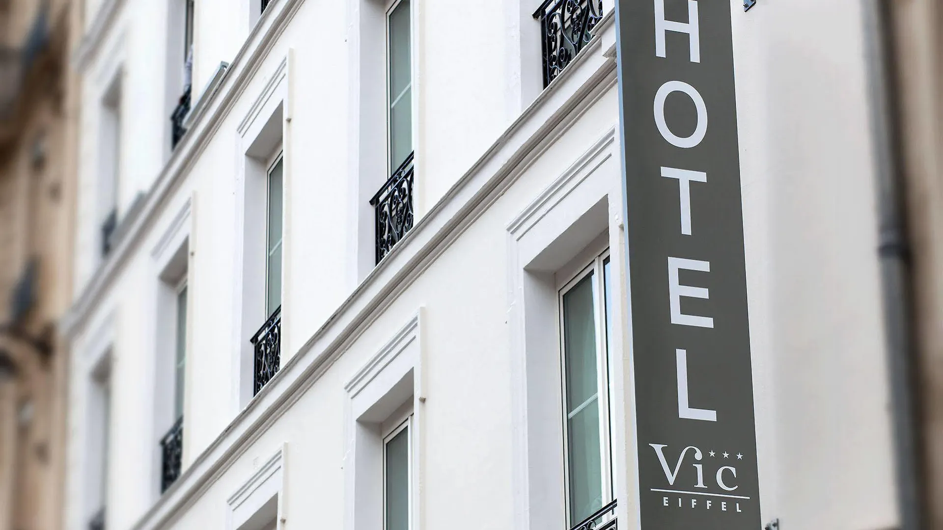 Vic Eiffel 3*